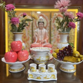 Bộ Thờ Cúng Lư Bình Dĩa Chun Bi Nước 2030 Hoa Văn Sen Vàng Mẫu Mới Phật Giáo Tường Thuận Chất Liệu Sứ Kích Thước Siêu Đẹp Sang Trọng