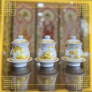 Bộ Thờ Cúng Lư Bình Dĩa Chun Bi Nước 2030 Hoa Văn Sen Vàng Mẫu Mới Phật Giáo Tường Thuận Chất Liệu Sứ Kích Thước Siêu Đẹp Sang Trọng