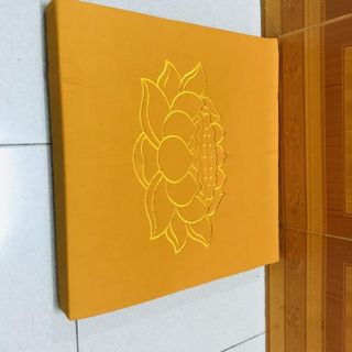 Tọa cụ vuông ngồi thiền 5,5x48cm chất liệu mút êm ái thiết kế nhỏ gọn phù hợp thiền định tại gia hoặc chùa chiền