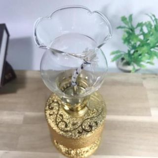 Đèn dầu sứ kim sa vàng Tâm Pháp cao 18cm chất liệu sứ tráng men và thủy tinh ánh sáng dịu nhẹ lung linh tạo không gian trang nghiêm cho thờ cúng tác phẩm nghệ thuật hoàn hảo