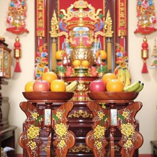 Chò Gỗ Ba Chân Tâm Pháp Đặt Đĩa Trái Cây Thờ Cúng Khắc Nổi Hoa Sen Chất Liệu Gỗ Tràm Kích Cỡ 20cm Đến 40cm Sang Trọng