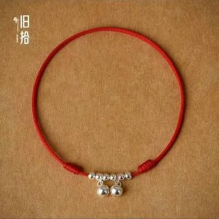 Vòng tay chỉ đỏ chuông bạc tình duyên thu hút may mắn thiết kế độc đáo màu đỏ ngũ sắc mang lại tình duyên và may mắn cho người sử dụng sản phẩm