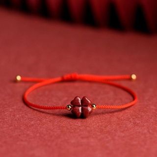 Vòng tay chỉ đỏ cỏ 4 lá tình duyên thu hút may mắn thiết kế độc đáo màu đỏ ngũ sắc mang lại tình duyên và may mắn cho người sử dụng sản phẩm