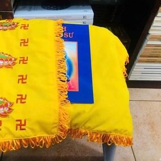 Khăn đậy kinh màu vàng giúp chắn bụi bẩn giữ uy nghiêm sản phẩm tiện lợi cho nhiều mục đích sử dụng