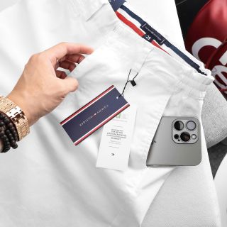Short TM Hilfiger nam. Chất kaki chính phẩm dày dặn, mịn, co giãn tốt.