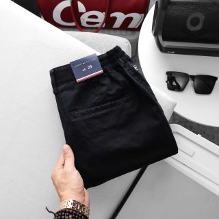 Short TM Hilfiger nam. Chất kaki chính phẩm dày dặn, mịn, co giãn tốt.