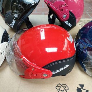 DAN GROUP Mũ Bảo Hiểm Thời Trang - An Toàn - Giá Rẻ Mũ bảo hiểm Vespa kèm kính, dành cho nam và nữ, có móc treo tường. Cửa hàng chuyên bán sỉ và lẻ.