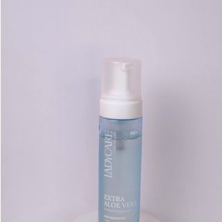 Dung dịch vệ sinh dạng bọt Ladycare Extra Aloe Vera