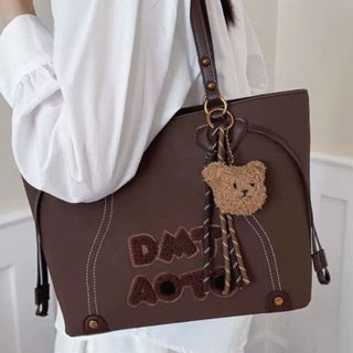TÚI XÁCH NỮ CÔNG SỞ W856 – THANH LỊCH, RỘNG RÃI, ĐIỂM NHẤN CHARM GẤU DỄ THƯƠNG
