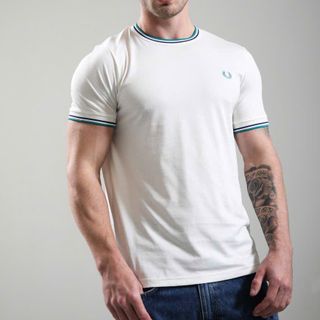 Áo thun nam. Chất áo cotton 4c may phối bo sọc.