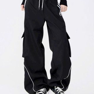 Quần Jogger Nam Nữ Unisex Vải Dù Logo Thêu Phối Dây Rút Sọc 2 Bên Sườn Thiết Kế Thời Trang Phù Hợp Mọi Giới Tính