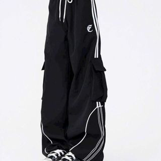 Quần Jogger Nam Nữ Unisex Vải Dù Logo Thêu Phối Dây Rút Sọc 2 Bên Sườn Thiết Kế Thời Trang Phù Hợp Mọi Giới Tính