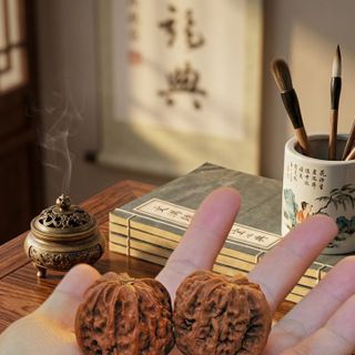 Hạt quả hồ đào năn tay mát xa thư giãn