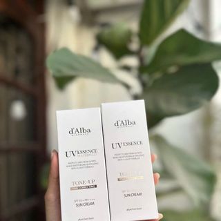 Kem chống nắng Dalba nâng tone hồng chữ vàng