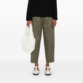 Mẫu áo thun cotton cổ tròn tay dài thương hiệu hottrend. Logo dệt.