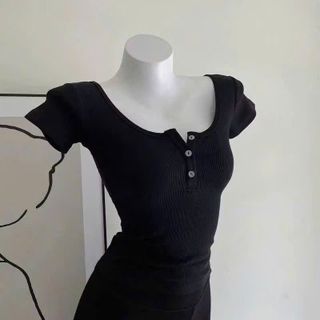 ÁO U CÚC NGỰC – MẪU BASIC TÔN DÁNG, DỄ BÁN _ A5