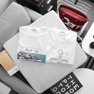 T-SHIRT MONCLER HOLIDAY. Chất liệu cotton 4 chiều, co giãn mềm mịn, thấm hút mồ hôi tốt.