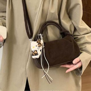 TÚI XÁCH NỮ W870 – DA NHUNG MỀM MỊN, KÈM MÓC MÈO KITTY