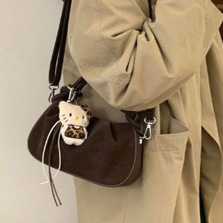 TÚI XÁCH NỮ W870 – DA NHUNG MỀM MỊN, KÈM MÓC MÈO KITTY