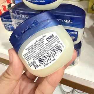 Vaseline trị nứt nẻ môi, tay chân 50g