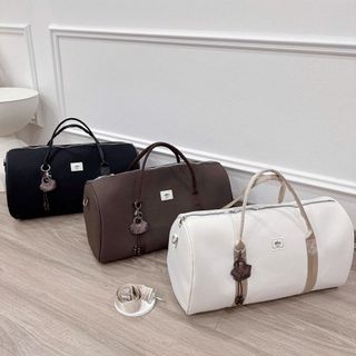 TÚI DU LỊCH DÁNG TRỐNG W872 – SIZE TO, FORM RỘNG, KÈM CHARM