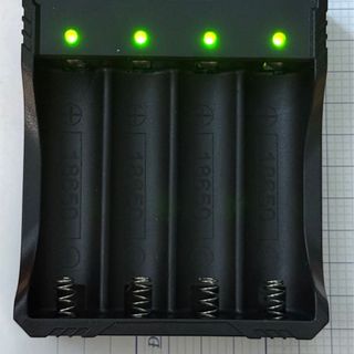 Máy Sạc Pin LI-ION CHARGER 3V7-4V2.Có Đèn Báo Sạc Đầy