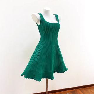 Đầm nữ mùa hè mới, dáng ngắn, không tay, kiểu áo ba lỗ, dệt kim gân cao cấp, chân váy xòe rộng