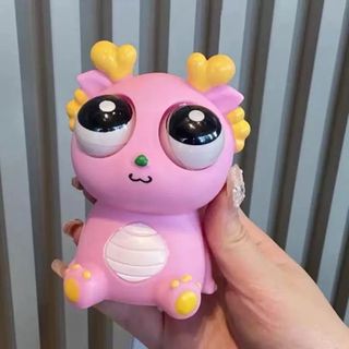 Đồ chơi khủng long mắt to dễ thương, thiết kế ngộ nghĩnh với nhiều màu sắc nổi bật. Kích thước khoảng 11cm x 6,5cm,