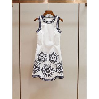 A127 Đầm Thêu Hoa Cao Cấp Quiet Luxury Dáng Chữ A Eo Cao Không Tay Phong Cách Pháp Thanh Lịch Size S M L XL