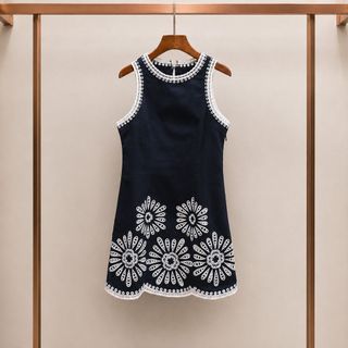 A129 Đầm Chữ A Thêu Hoa Vintage Resort Nữ Cao Cấp Cổ Tròn Không Tay Dáng Suông Thanh Lịch Size S M L