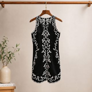 A128 Đầm Thêu Hoa Đen Vintage Nữ Cao Cấp – Đầm Chữ A Cổ Tròn Không Tay Chiết Eo Thanh Lịch Size S/M/L/XL