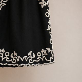 A128 Đầm Thêu Hoa Đen Vintage Nữ Cao Cấp – Đầm Chữ A Cổ Tròn Không Tay Chiết Eo Thanh Lịch Size S/M/L/XL