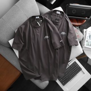 Mẫu áo thun chất cotton 100% cao cấp. Phong cách trẻ trung, cá tính, form unisex nam nữ đều có thể mặc.