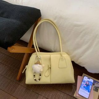 🧸 Túi Xách Nữ W918 Da PU Mềm Tặng Charm Gấu Cute – Kẹp Nách Đeo Vai Hàn Quốc