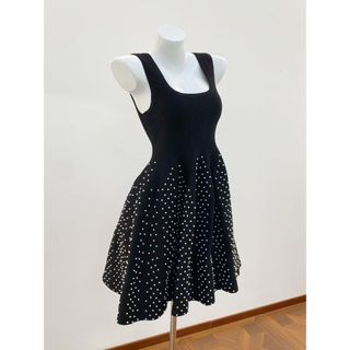 D188 Đầm Dệt Kim Nữ Màu Đen Cổ Vuông Đính Ngọc Trai, Chiết Eo Dáng Xòe Size S–XL