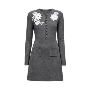 D185 Đầm Dệt Kim Nữ Tay Dài Thêu Hoa Phối Viền Thanh Lịch – Màu Xám, Size S-XL