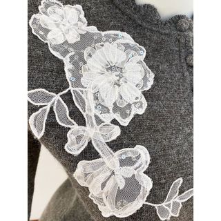 D185 Đầm Dệt Kim Nữ Tay Dài Thêu Hoa Phối Viền Thanh Lịch – Màu Xám, Size S-XL