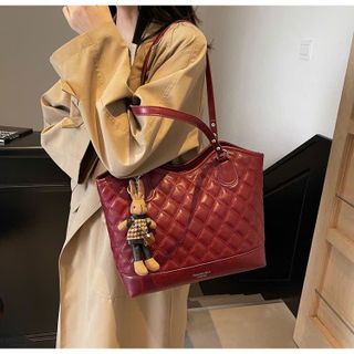 Túi Xách Nữ W912 Da PU Trần Trám Kèm Charm, Thanh Lịch Sang Trọng