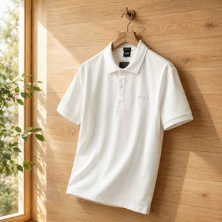 Áo thun polo nam. Chất cotton pique mềm mịn, logo thêu đơn giản, tỉ mỉ.