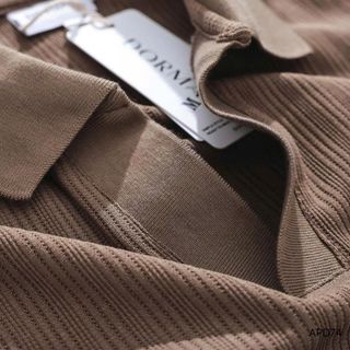 POLO VÂN DỆT. Chất vải lên form mềm mại, thoải mái.