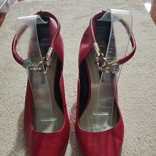 Giày si xịn gót nhọn 7cm size 36.5Giày cao gót nhọn 7cm. đế vero cuoio. màu đỏ. size 36.5