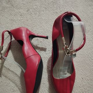Giày si xịn gót nhọn 7cm size 36.5Giày cao gót nhọn 7cm. đế vero cuoio. màu đỏ. size 36.5