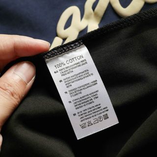 Mẫu áo thun nam. Áo chất cotton 4c . Phong cách trẻ trung, cá tính, form unisex nam nữ đều có thể mặc.