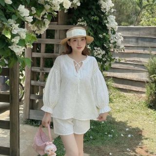 Sét nữ màu trắng kiểu dáng nhẹ nhàng và nữ tính