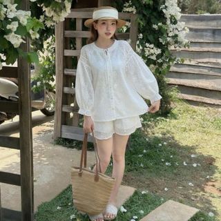 Sét nữ màu trắng kiểu dáng nhẹ nhàng và nữ tính