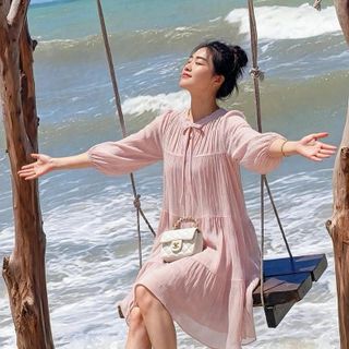 Đầm baby doll ngọt ngào dễ thương màu hồng pastel với thiết kế tay phồng và nơ cổ