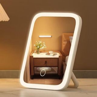 Gương Trang Điểm LED Để Bàn Mỹ Phẩm 3 Chế Độ Sáng Có Pin Sạc Cosmetic