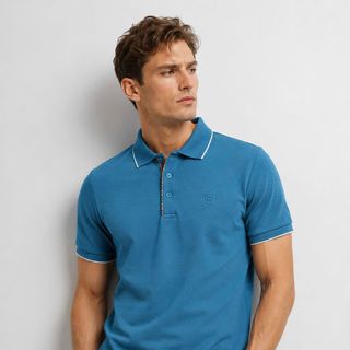 POLO Nam. Chất cotton gai dệt kim 4 chiều – mềm, thoáng, mặc vừa vặn.