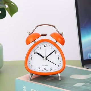 Đồng hồ báo thức hình tam giác để bàn