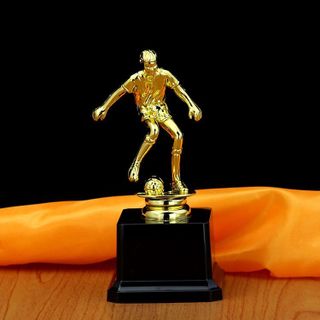 Cúp vàng vinh danh nhà vô địch cúp thể thao cúp lưu niệm cúp ngoại hàng cúp C1 huy chuơng bóng đá giá rẻ cờ lưu niệm in theo yêu cầu